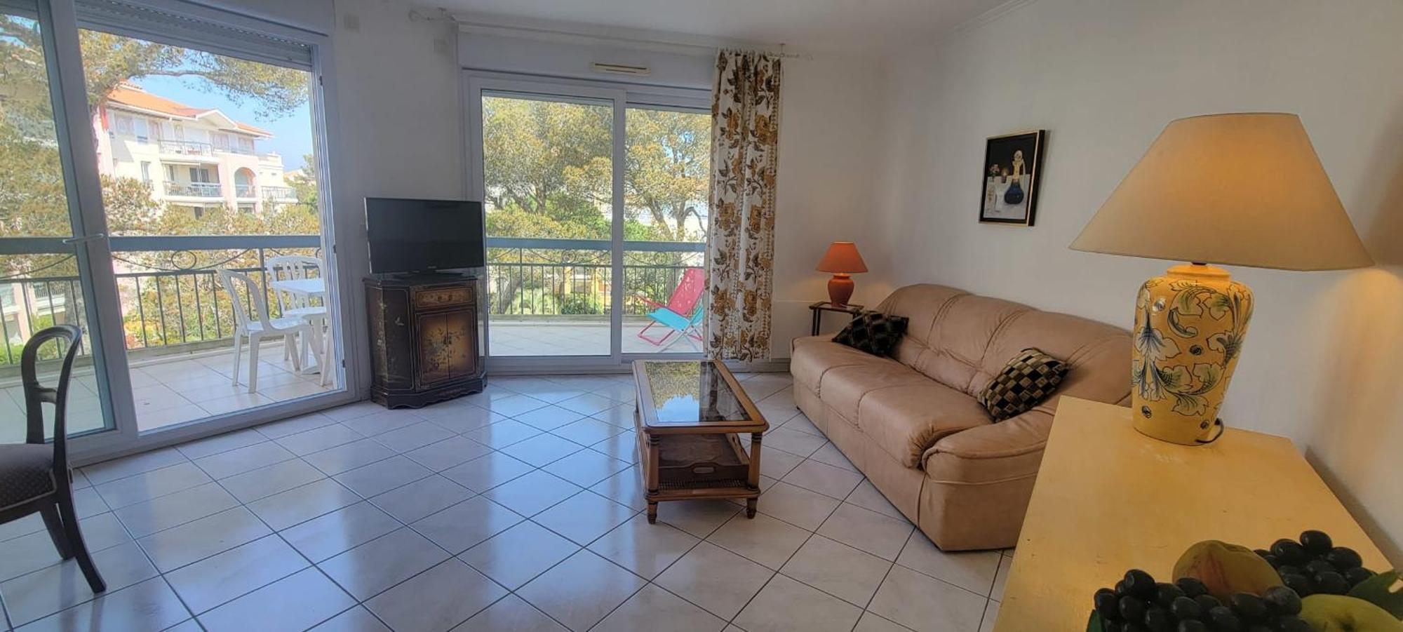 2 With Pool And Balcony In Apartment Fréjus