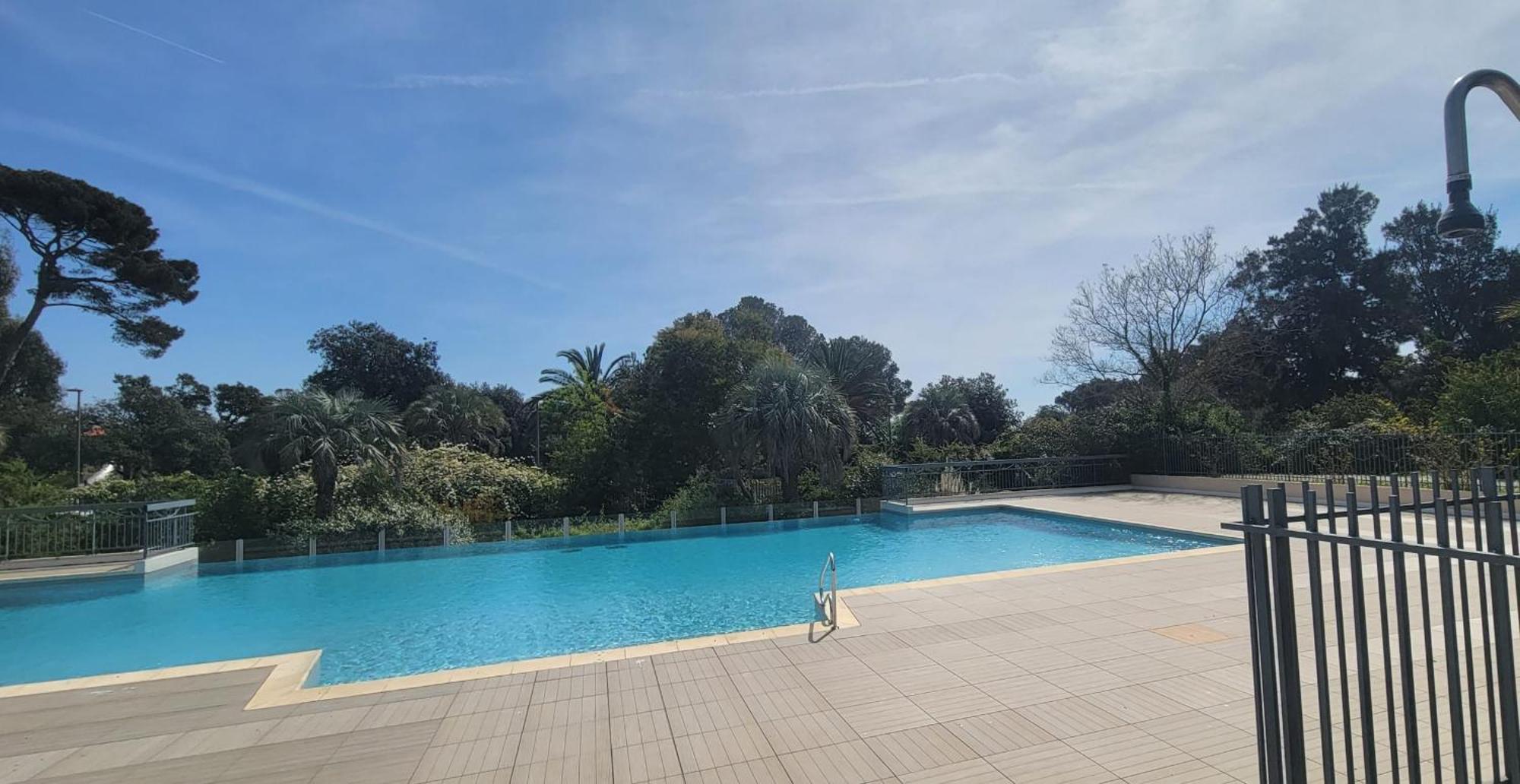 2 With Pool And Balcony In Appartement Fréjus