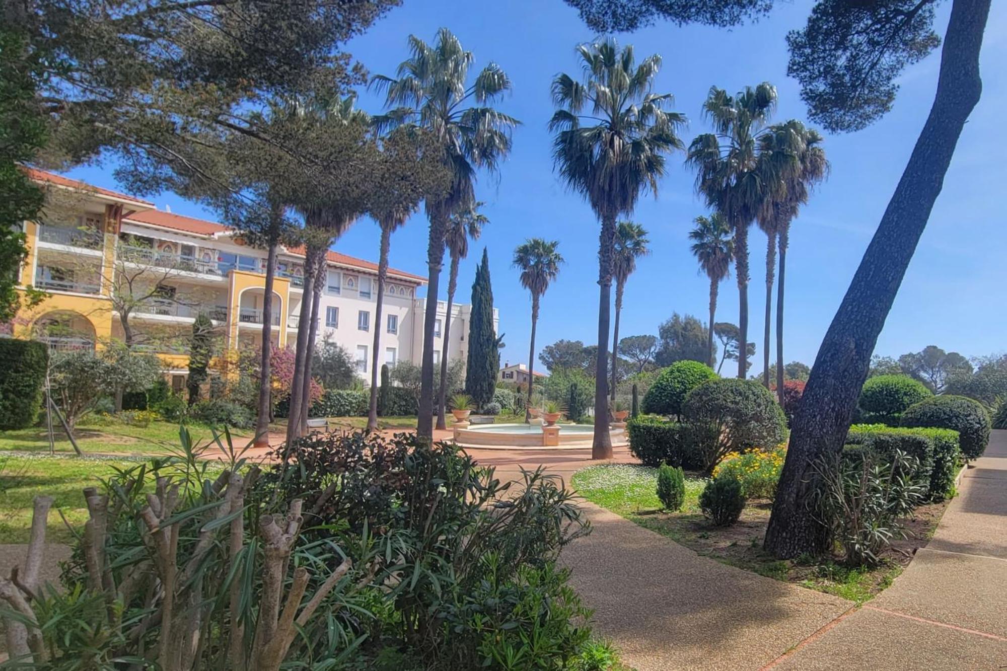 Appartement 2 With Pool And Balcony In Fréjus