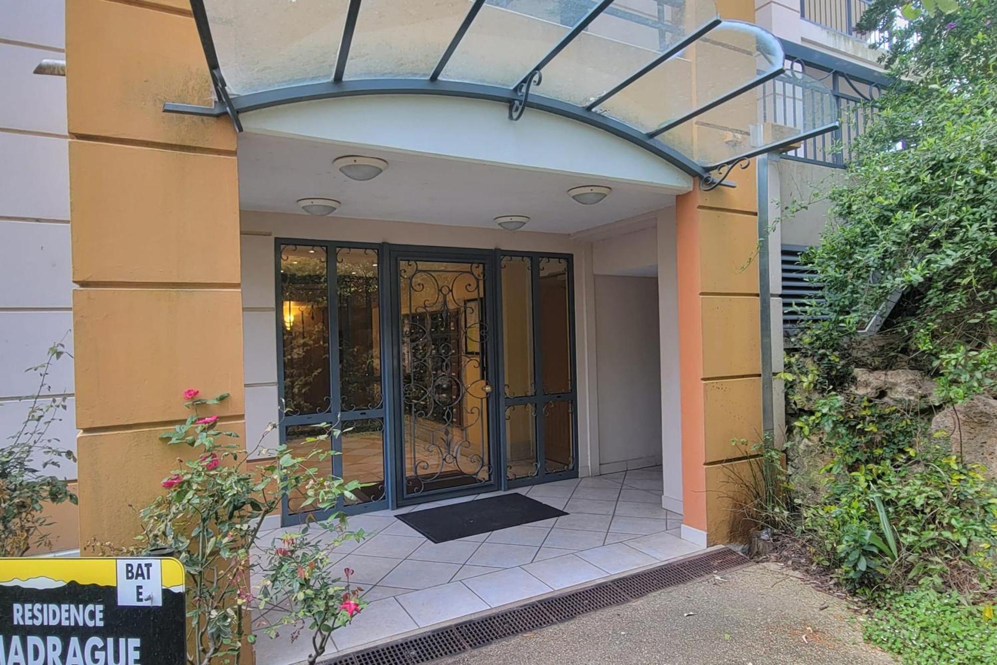 2 With Pool And Balcony In * Fréjus