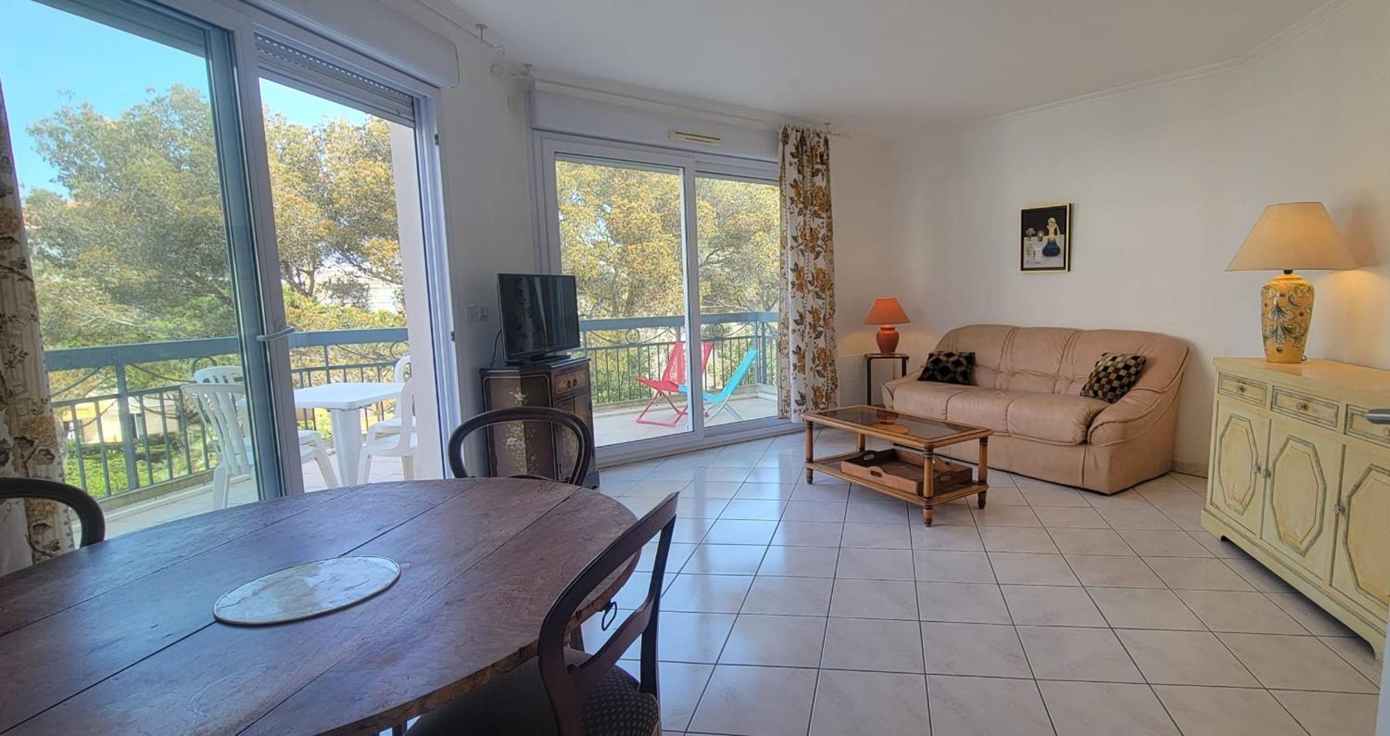 2 With Pool And Balcony In Appartement Fréjus